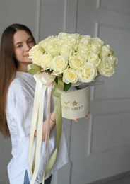 Композиция в коробке с белыми розами (31шт) 73