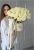 Композиция в коробке с белыми розами (31шт) 73