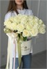Композиция в коробке с белыми розами (31шт) 73