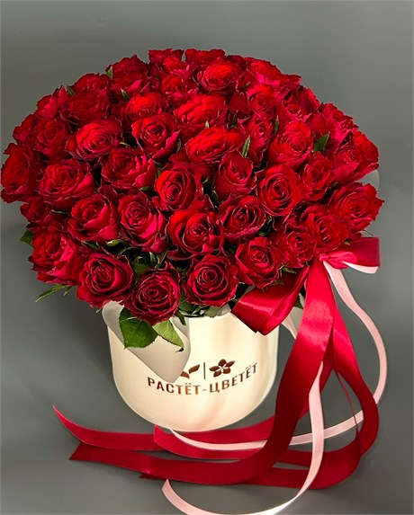 Композиция в коробке из красных роз Кения 9763222 - фото 635110