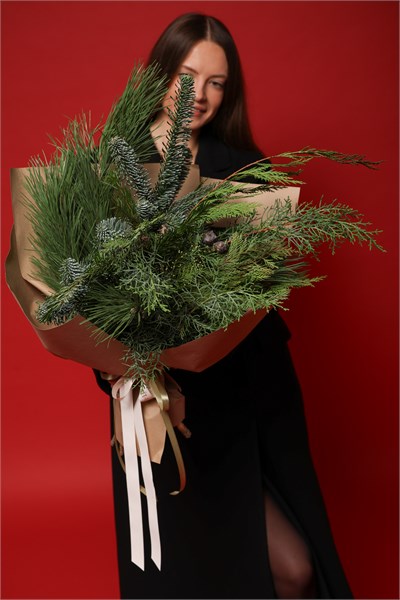 Зимняя охапка из хвои микс в крафте 729 - фото 636200