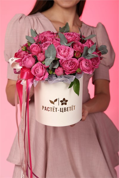 Пионовидные розы Мисти Баблз с эвкалиптом в коробке (размер S) 809