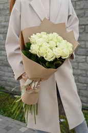 Белая роза 70см одн 21шт