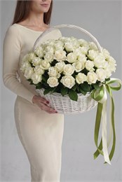 Белые розы в корзине (51шт, размер М) 585
