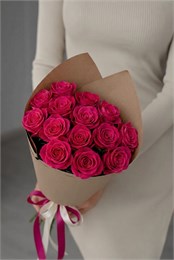 Малиновых роз Кения 40см в крафте (15 шт.) 59965788