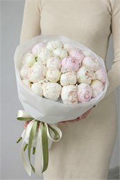Белые пионы в красивой упаковке (25шт) 626