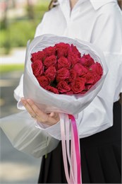 01. Малиновые розы Кения 40см в красивой упаковке «Туман» (25шт) 653 в Рязани