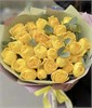 Кустовые розы Еллоу Баблз с эвкалиптом в пленке ( 15шт) 030303033 - фото 635637