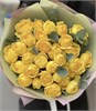 Кустовые розы Еллоу Баблз с эвкалиптом в пленке ( 15шт) 030303033 - фото 635638