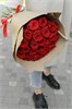Красные розы 40см в крафтовой упаковке (21шт) 530 в Рязани