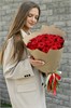Красные розы 40см в крафтовой упаковке (21шт) 530 в Рязани